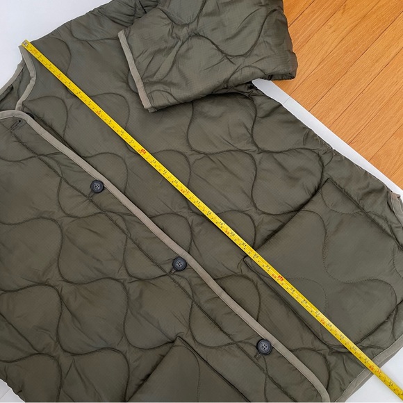 Aritzia Babaton Evergreen Quilted Liner Jacket in Gunmetal Green - Picture 9 of 13